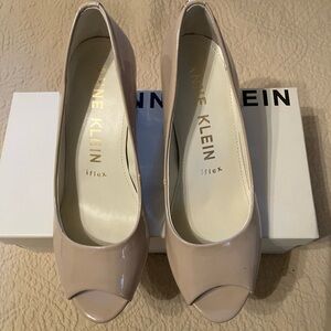 Anne Klein Peep-toe Block-heel pumps, Nude